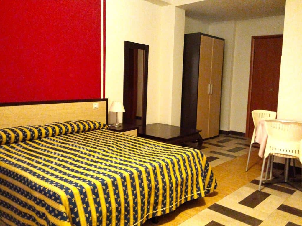 rooms-classic-room