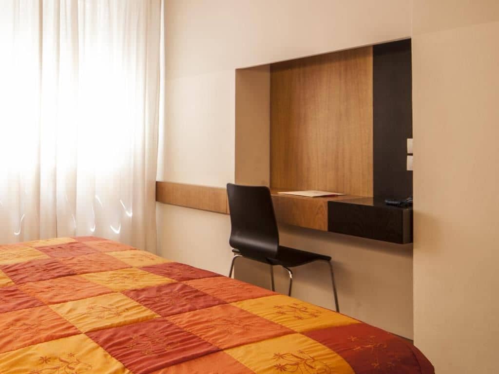 rooms-standard-room