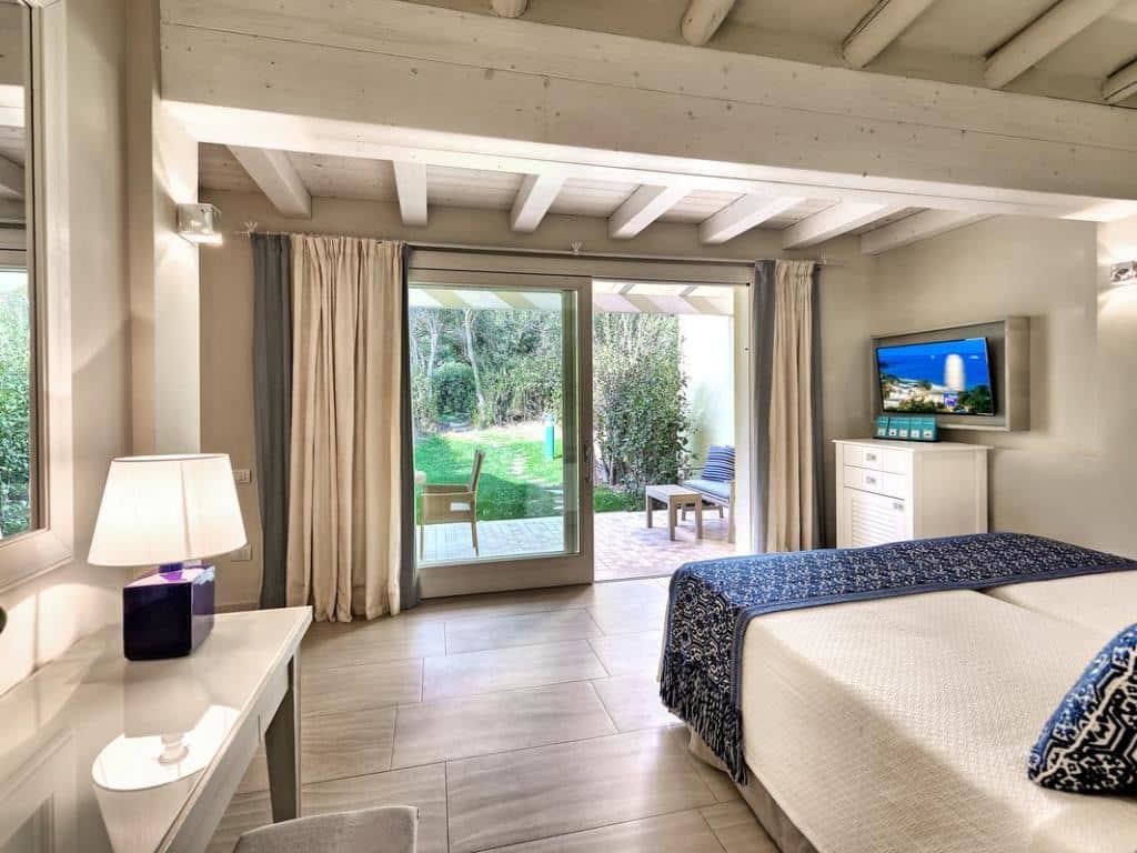 rooms-deluxe-family-room-garden-view