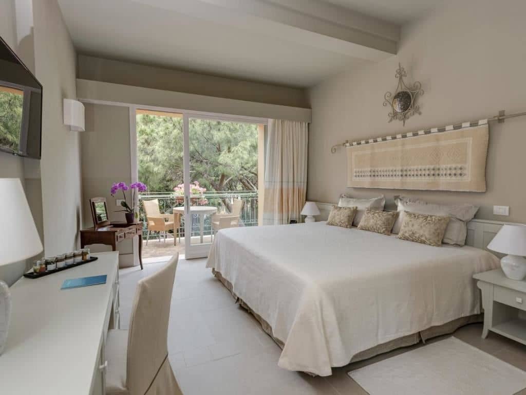 rooms-superior-room-with-balcony