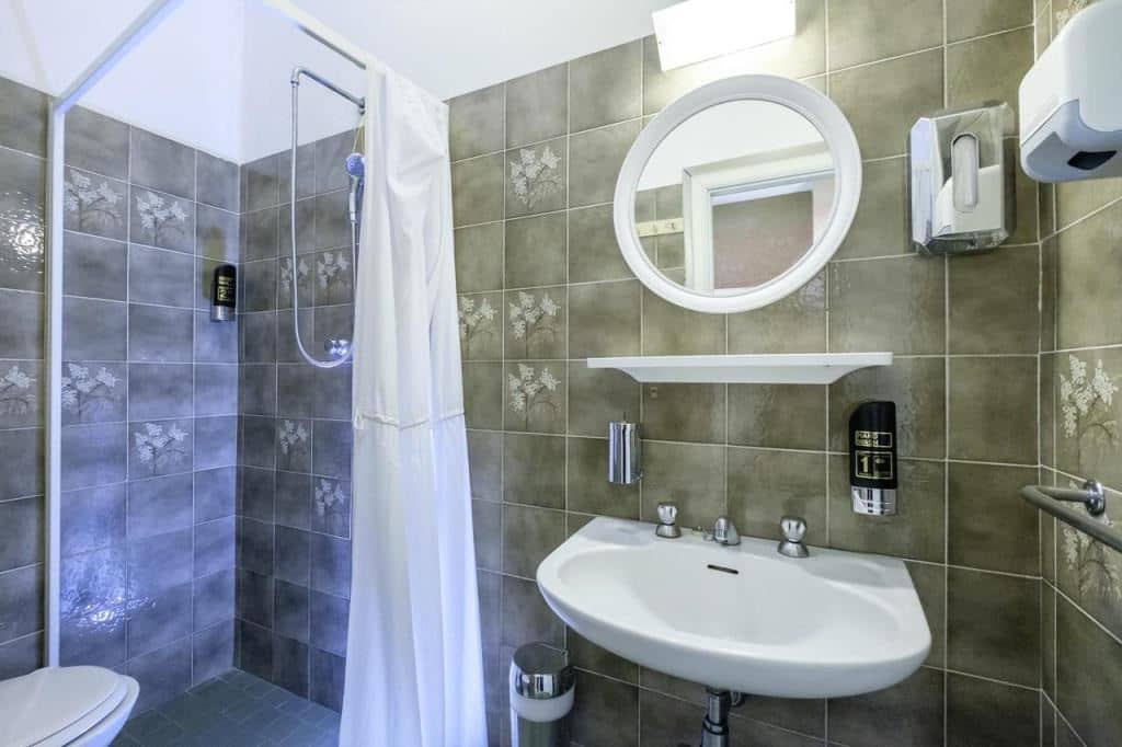 rooms-standard-room