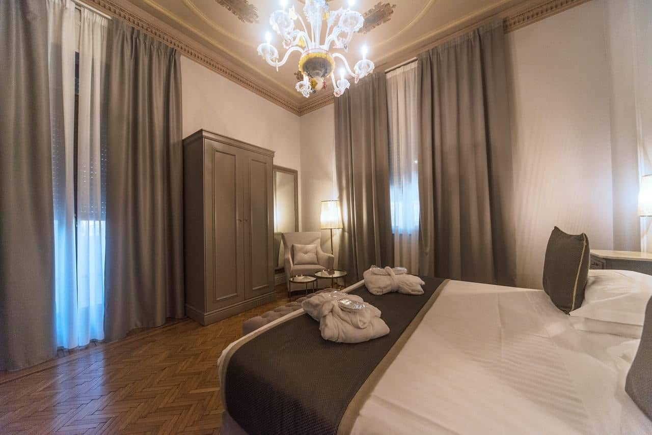 rooms-classic-room