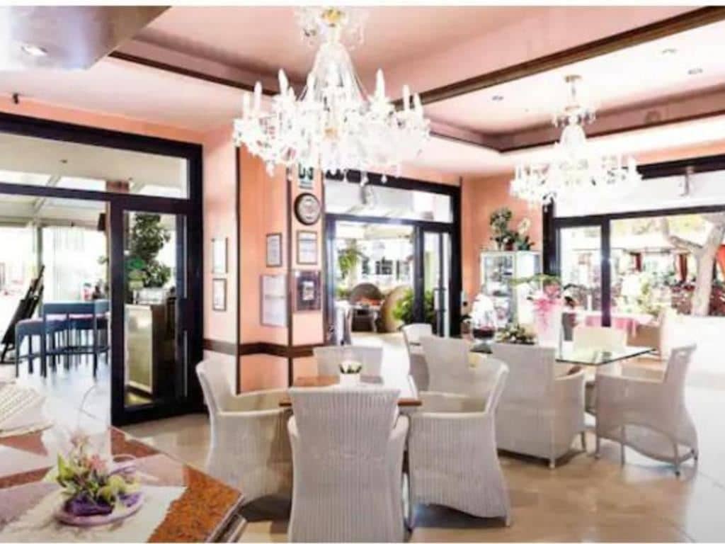 restaurants-restaurant