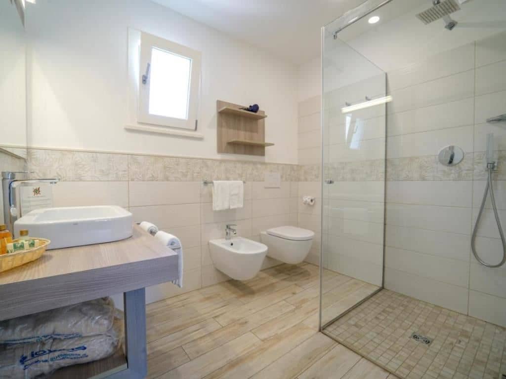 rooms-comfort-room