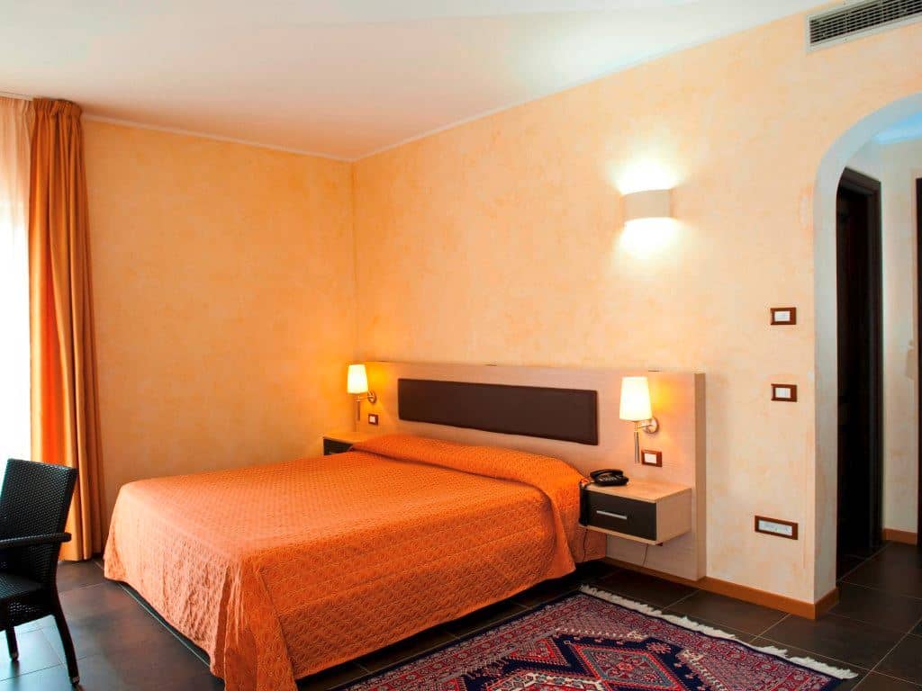 rooms-standard-room