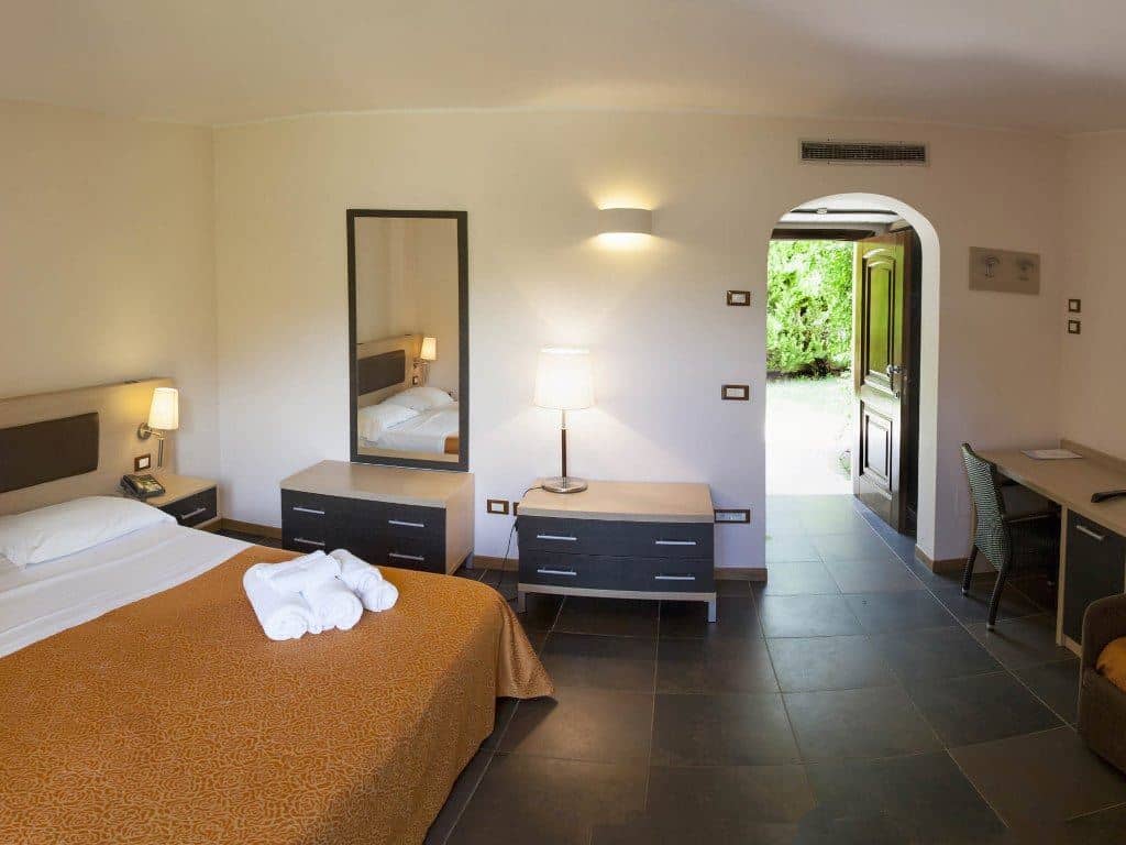 rooms-standard-room