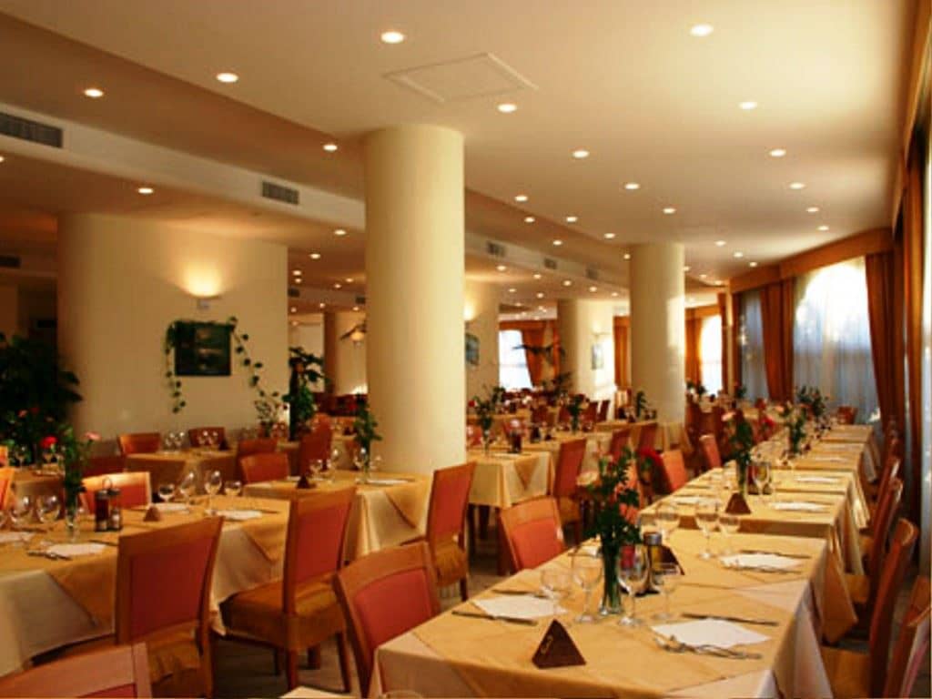 restaurants-restaurant