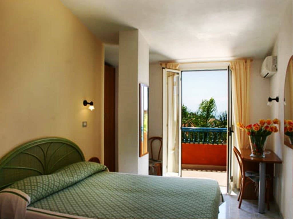 rooms-standard-room