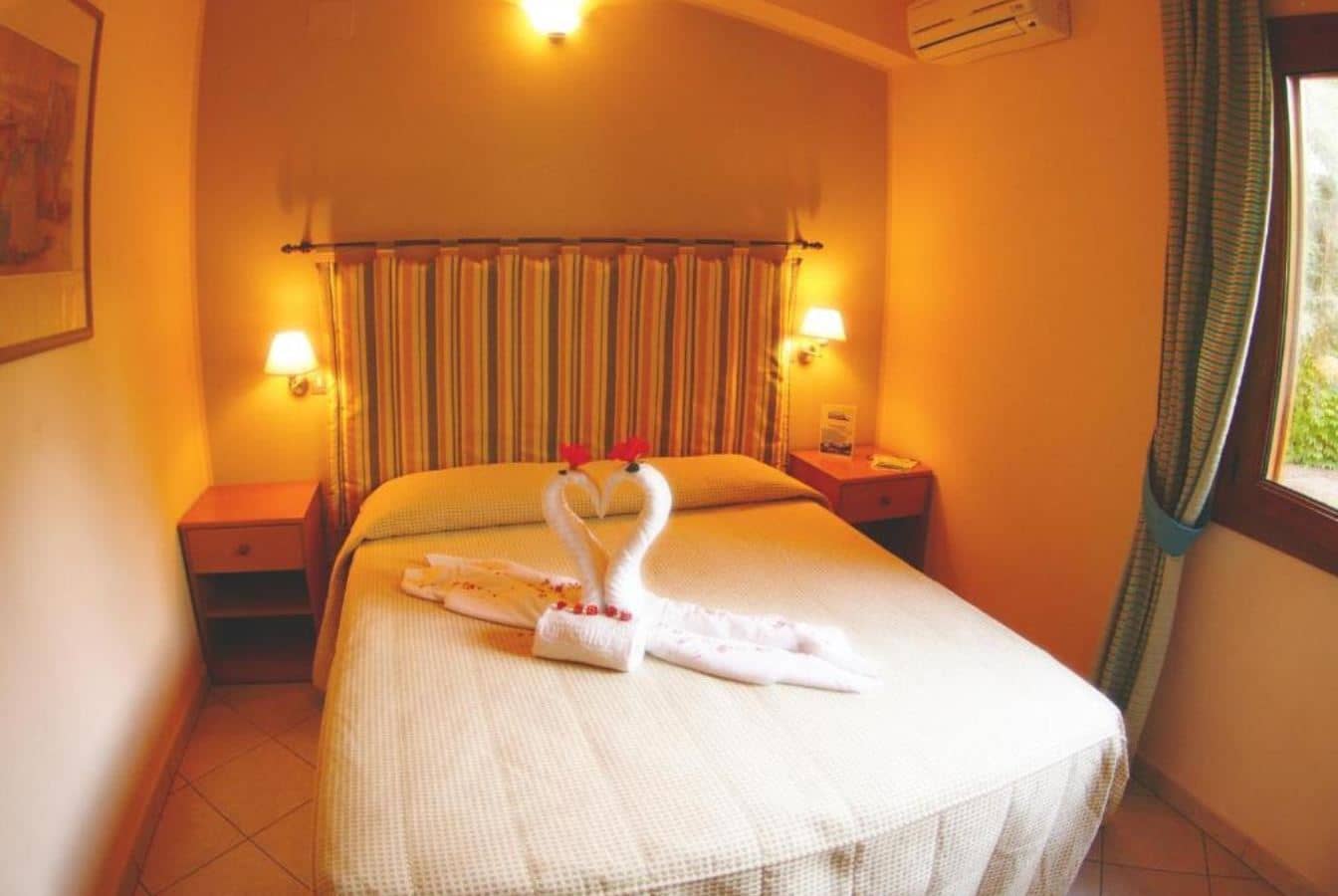 rooms-standard-room