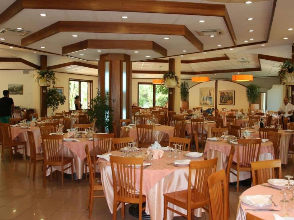 restaurants-restaurant