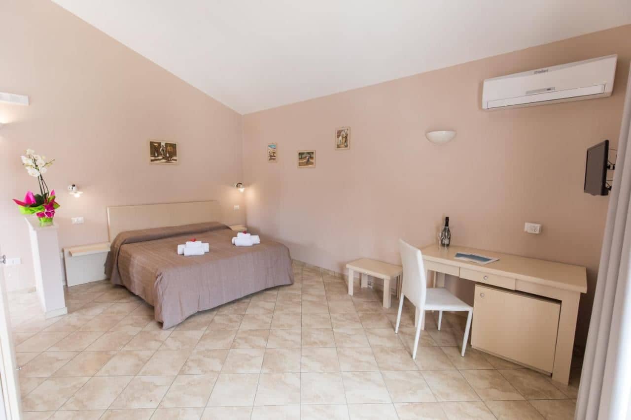 rooms-standard-room
