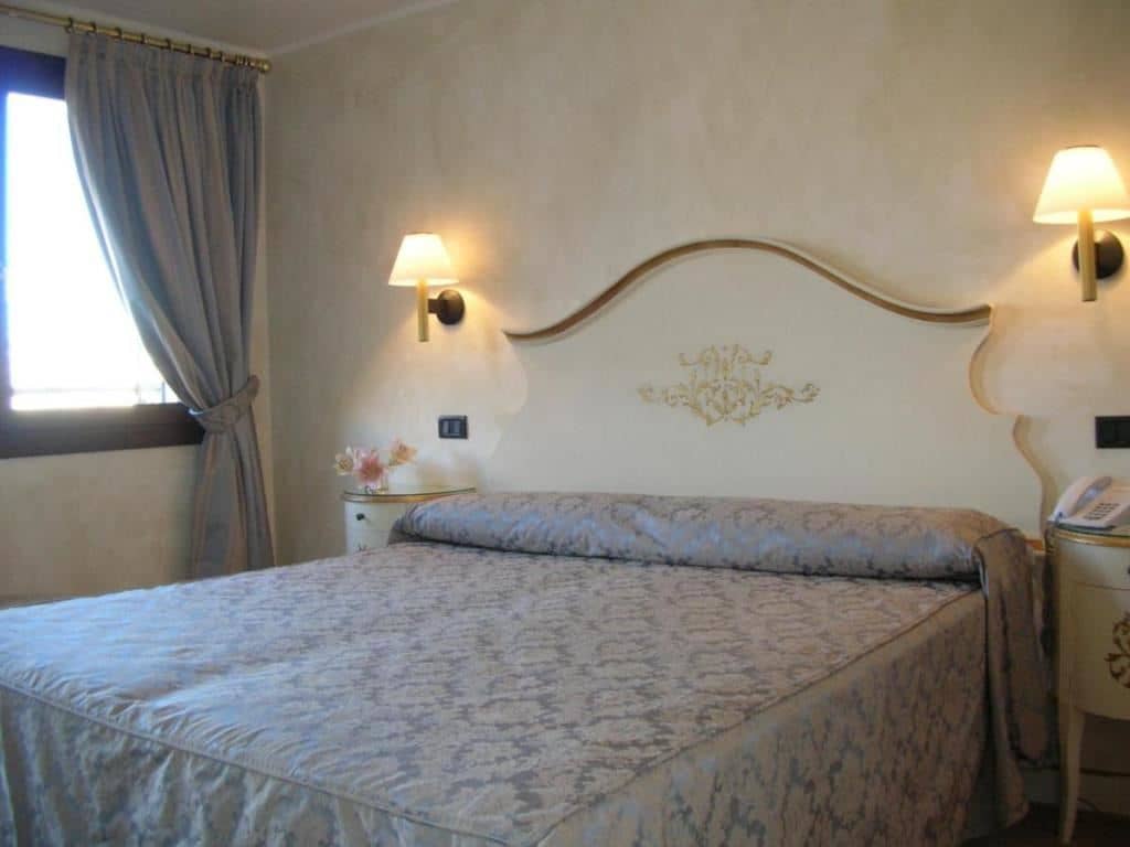 rooms-superior-room