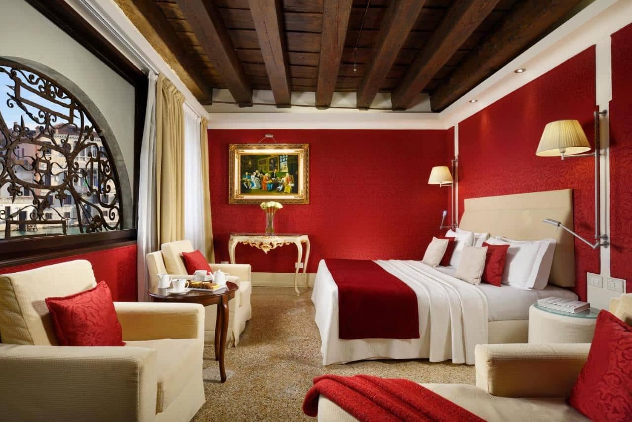 rooms-deluxe-garden-view-double-room-bar