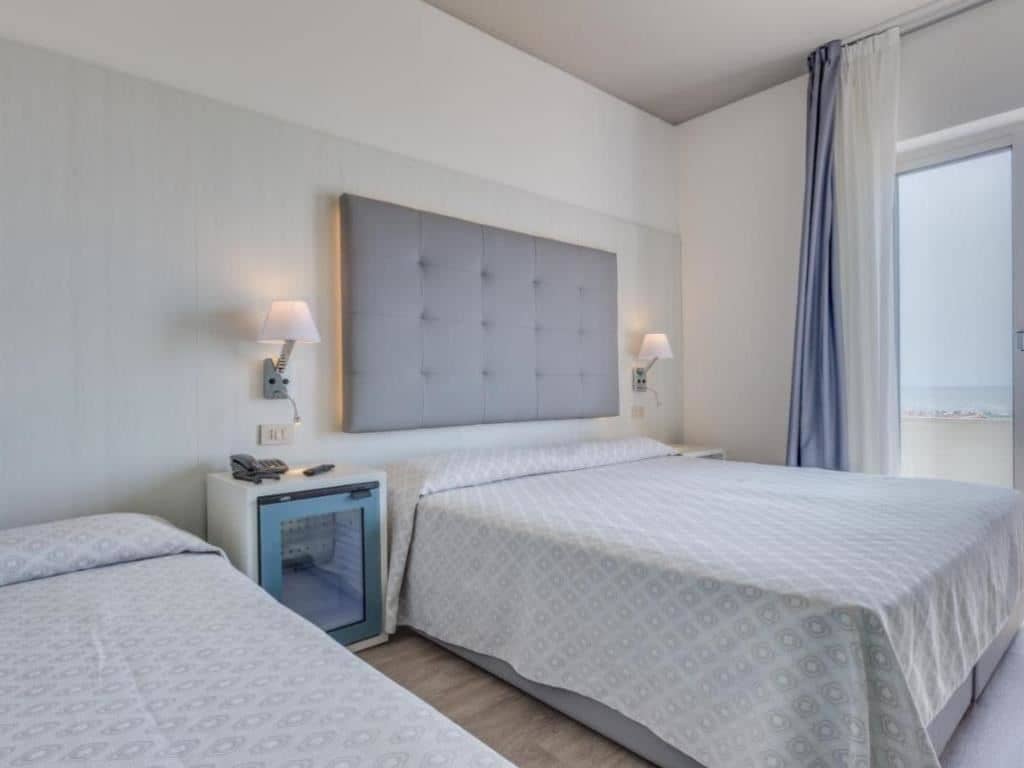 rooms-mare-room-front-sea-view