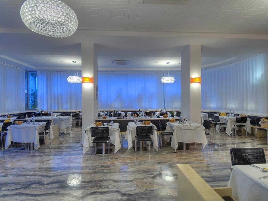 restaurants-restaurant