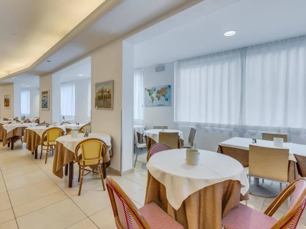 restaurants-restaurant