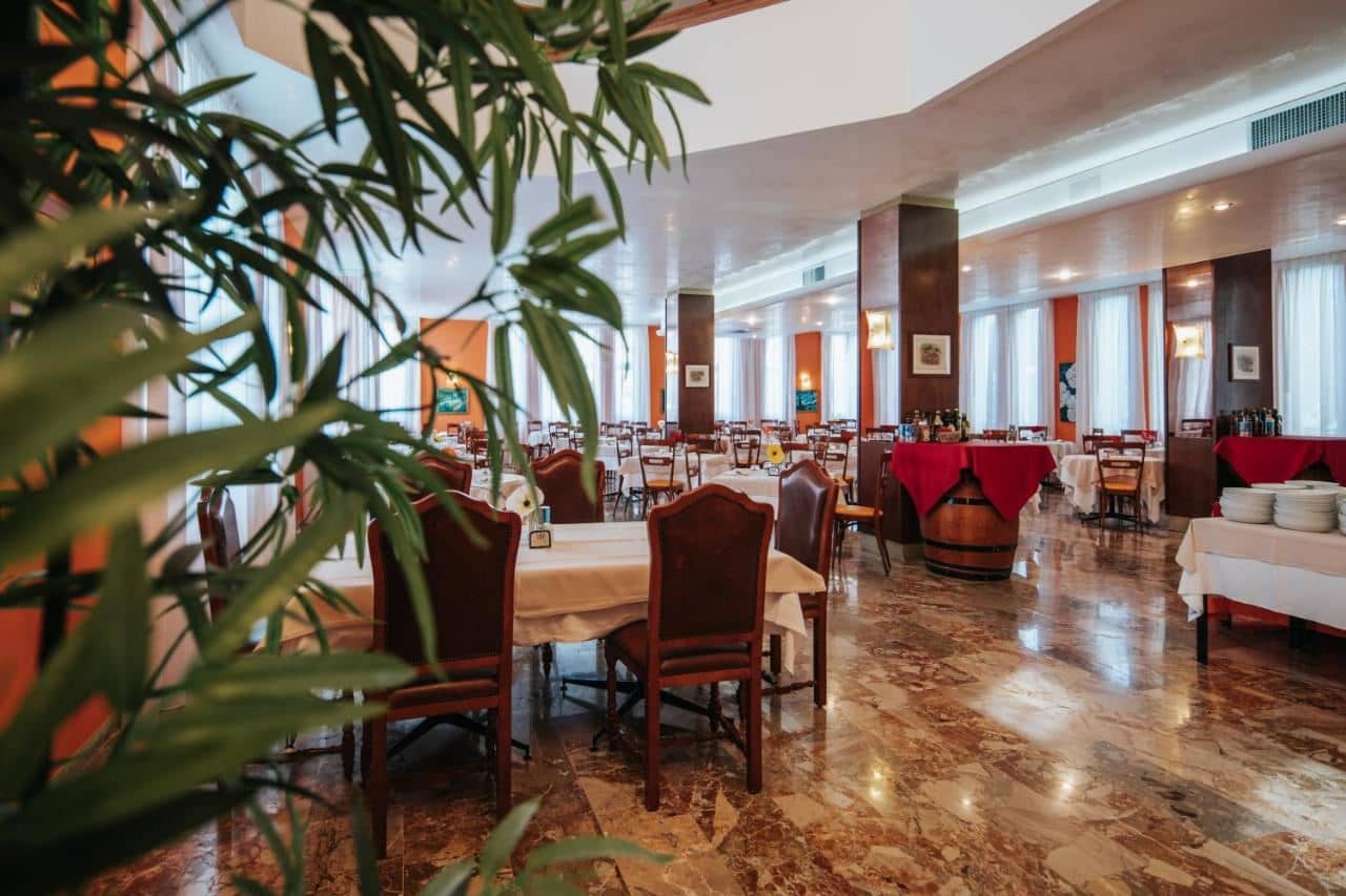 restaurants-restaurant