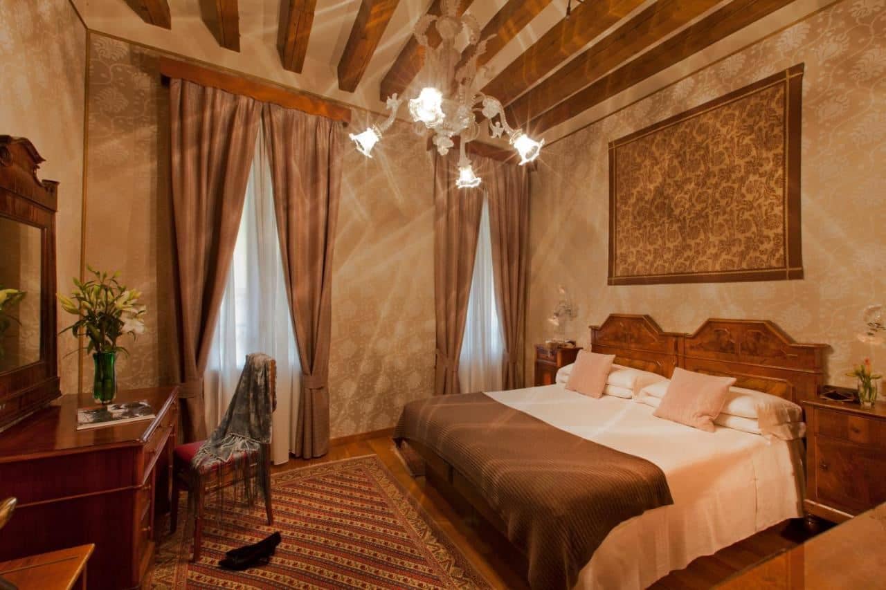 rooms-standard-room