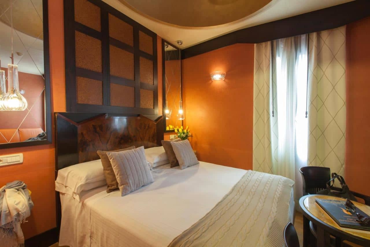 rooms-quadruple-room--bar