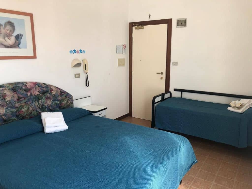 rooms-standard-room