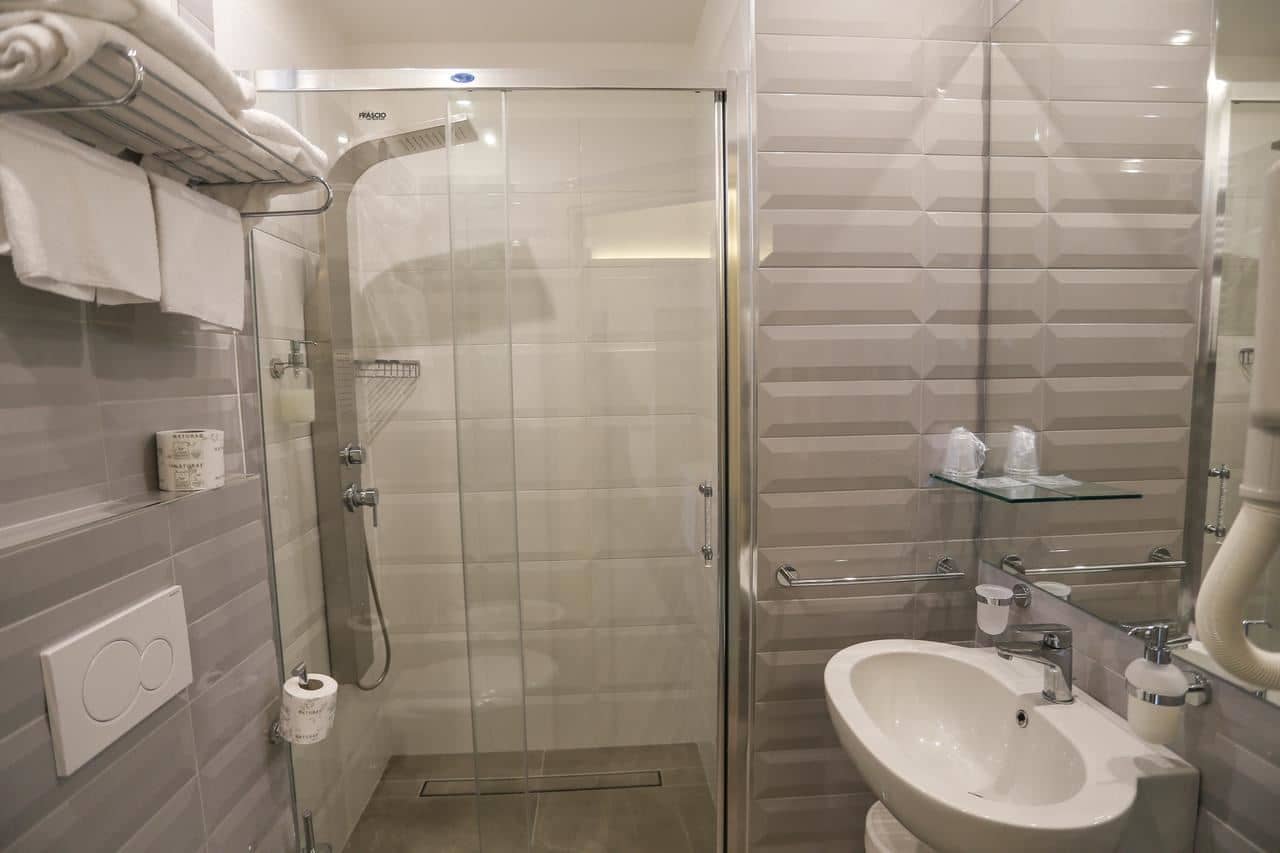 rooms-deluxe-room-with-balcony
