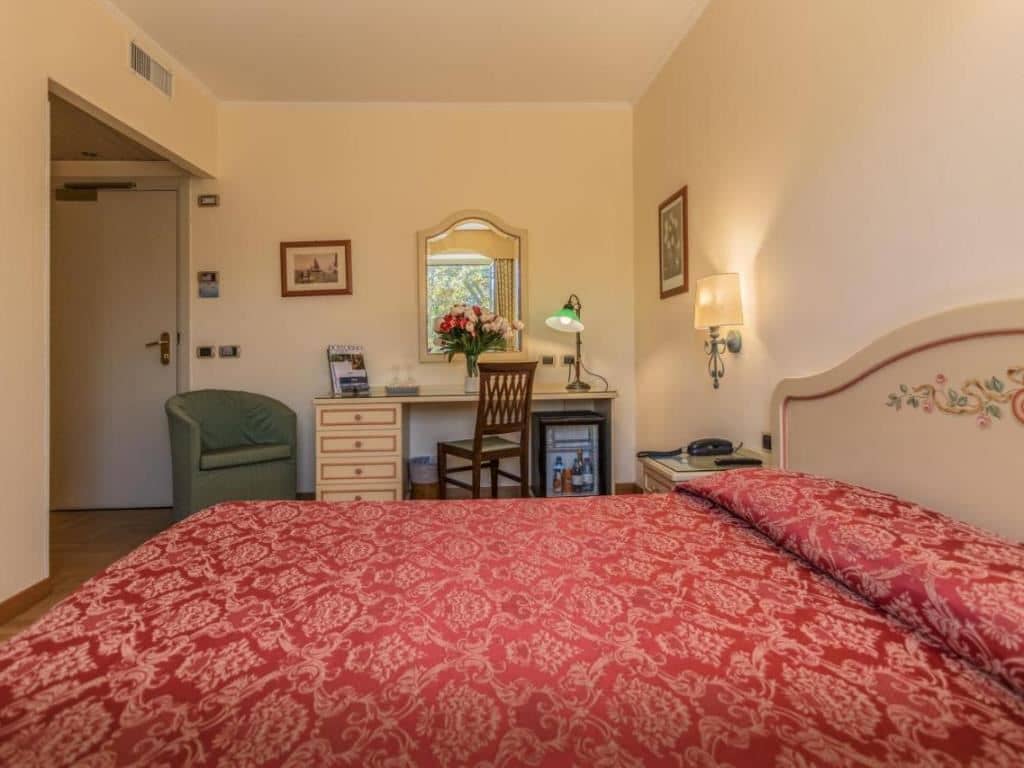 rooms-triple-room