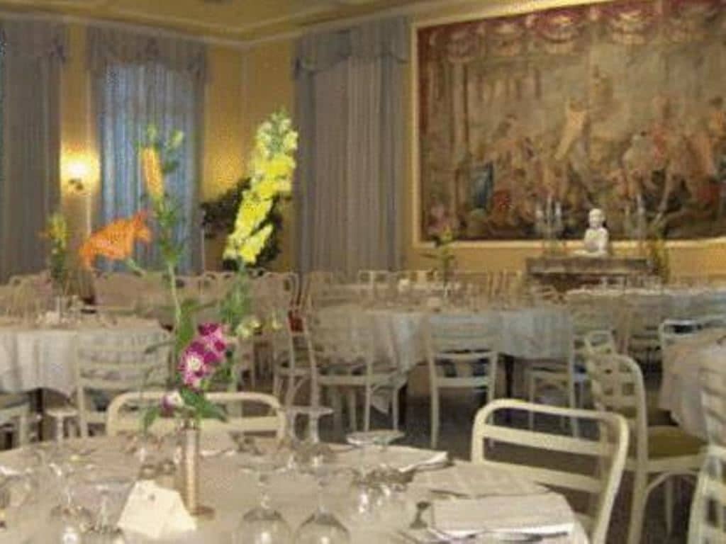 restaurants-restaurant