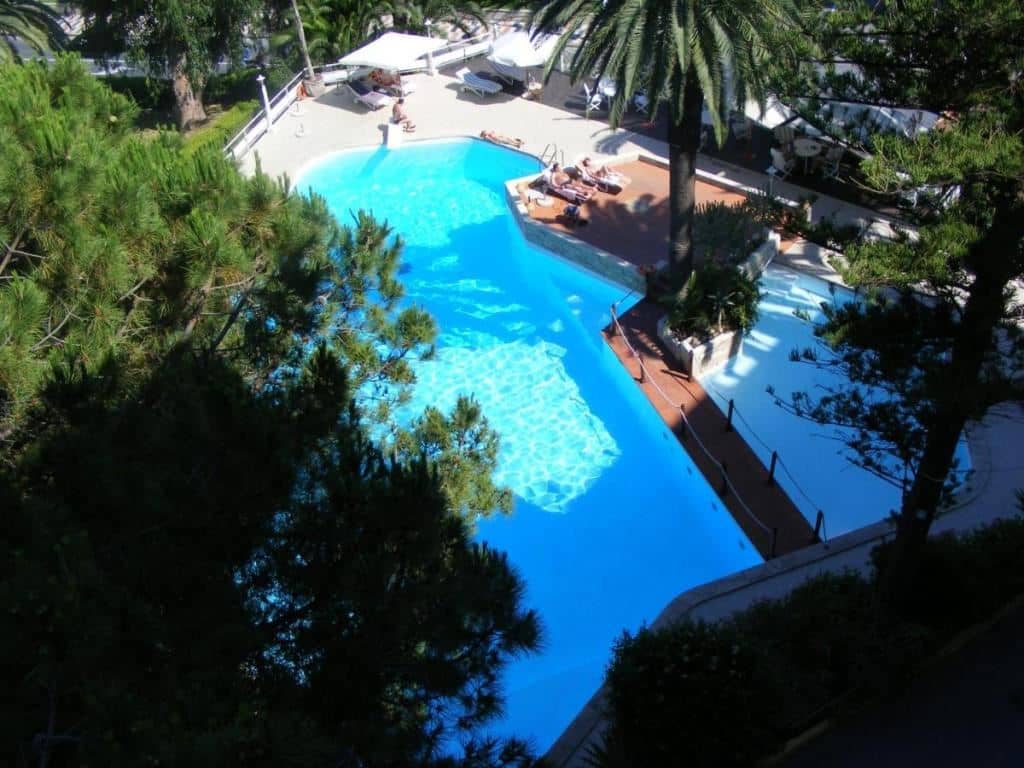 pools-outdoor-pool