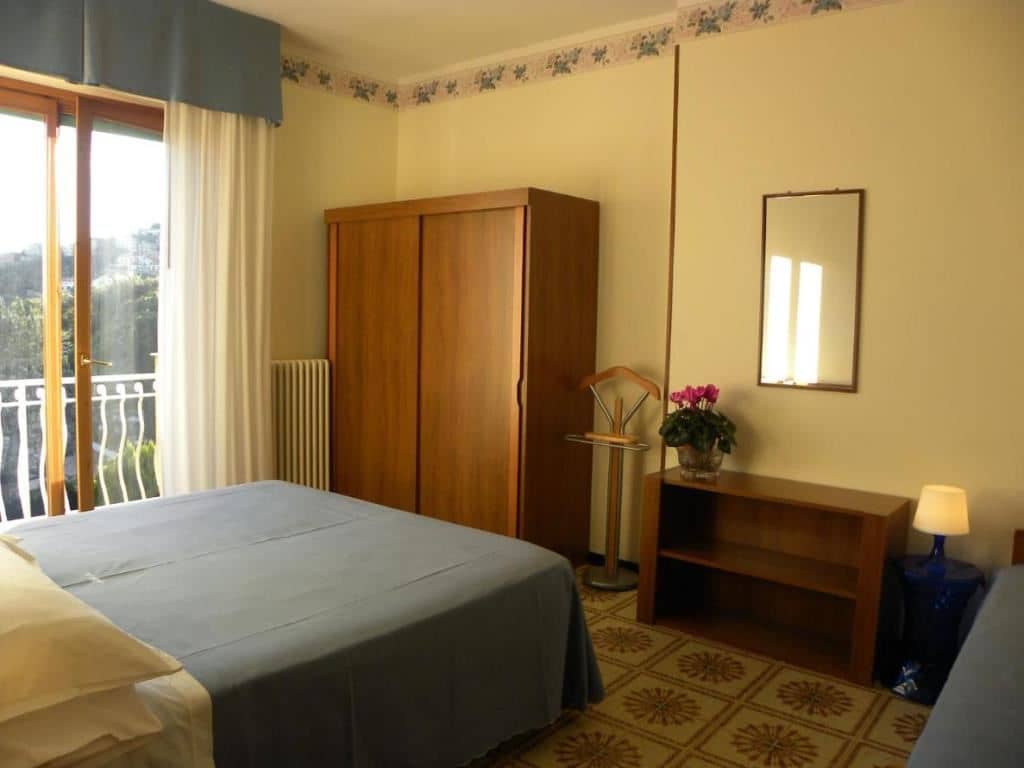 rooms-tworoom-apartment-5-people