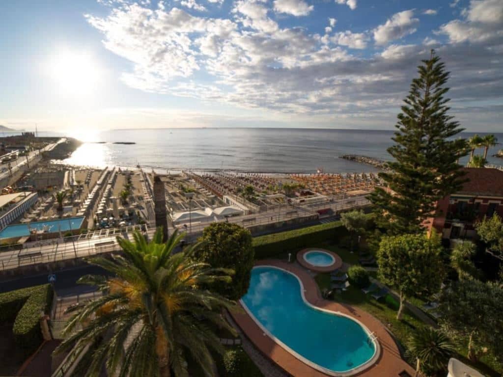 pools-outdoor-pool