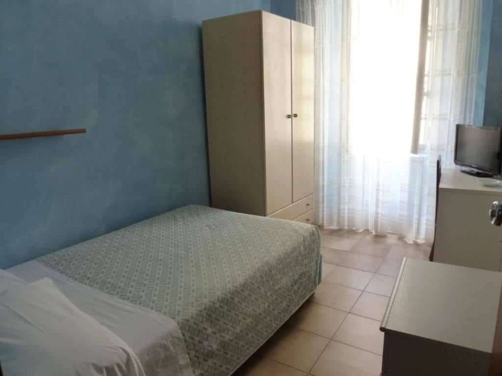 rooms-single-room