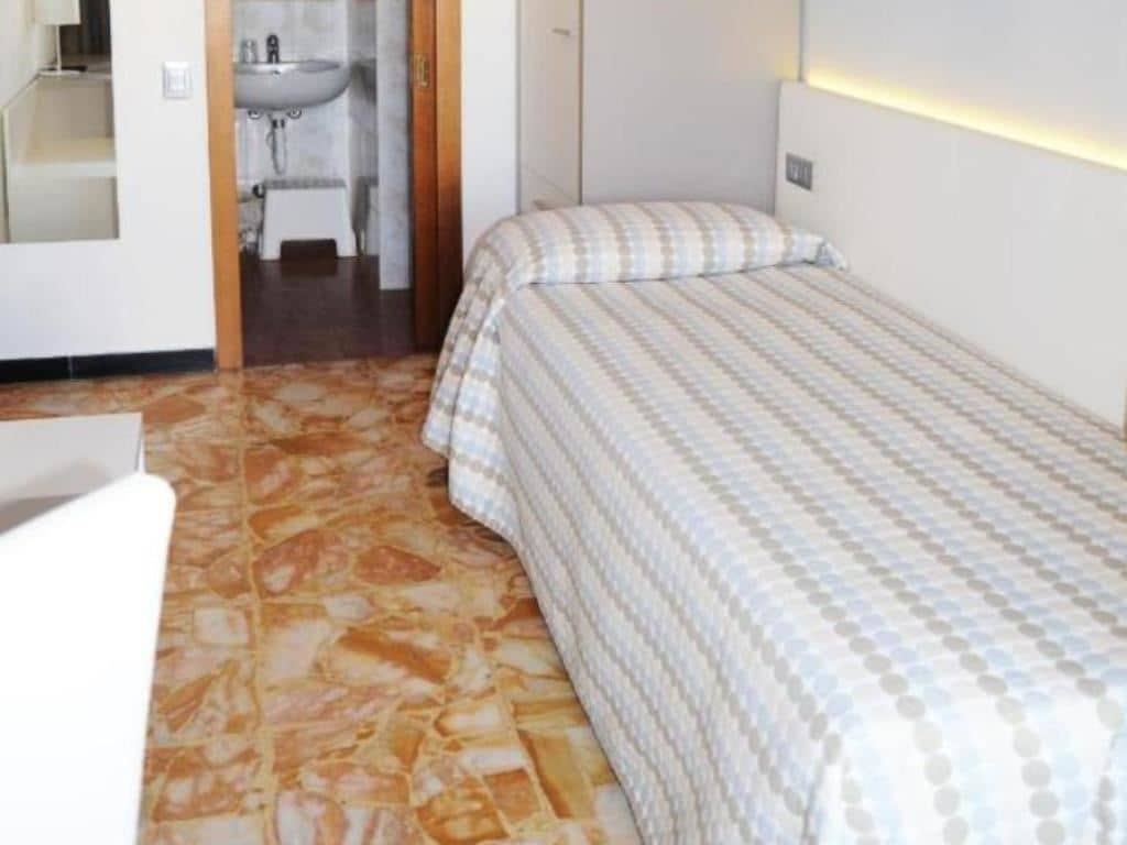 rooms-single-room