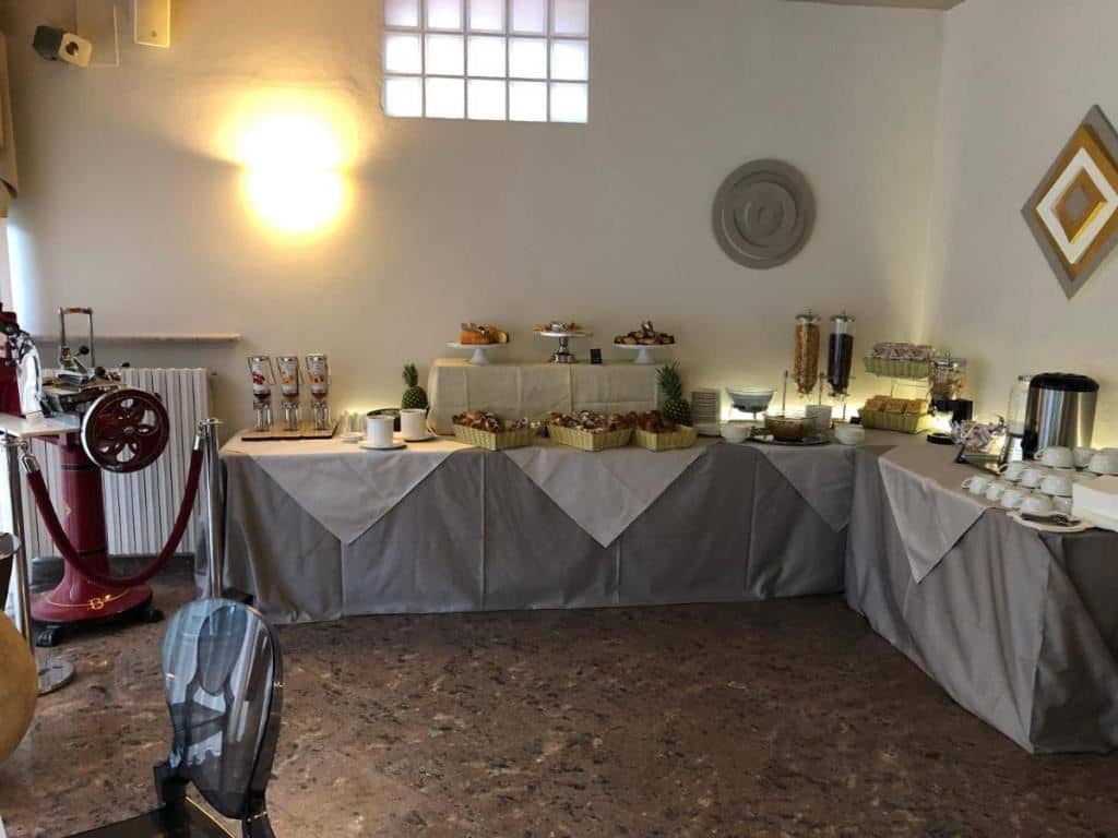 restaurants-restaurant