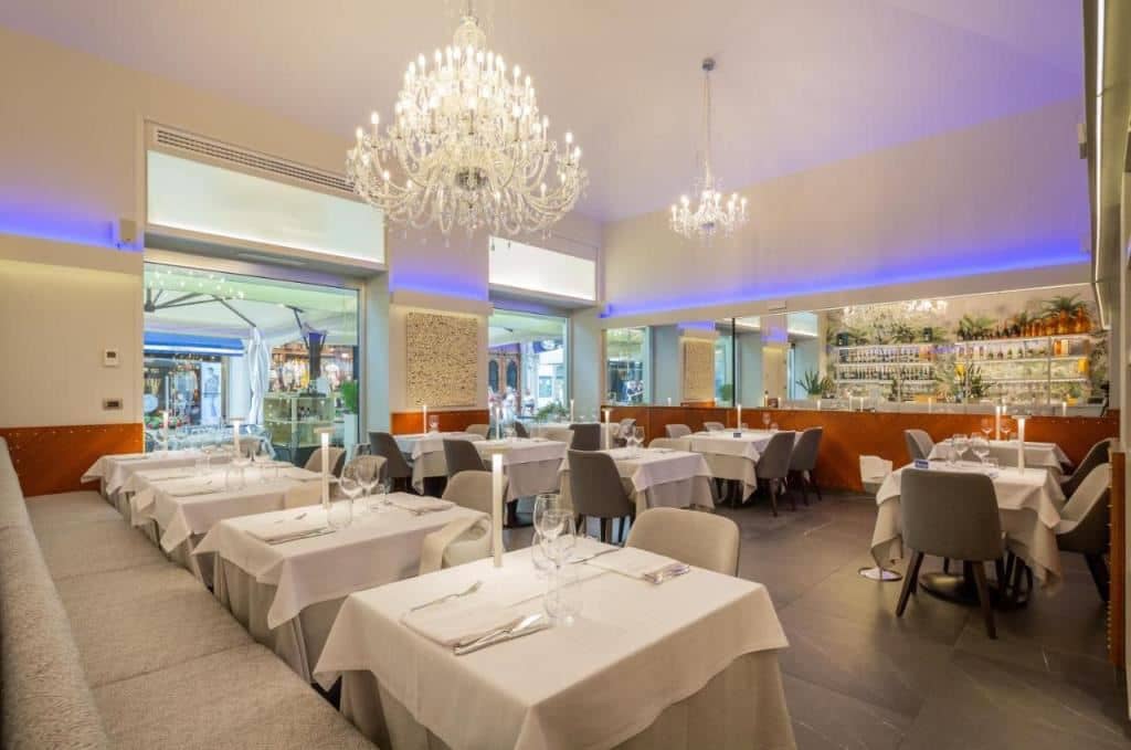 restaurants-restaurant