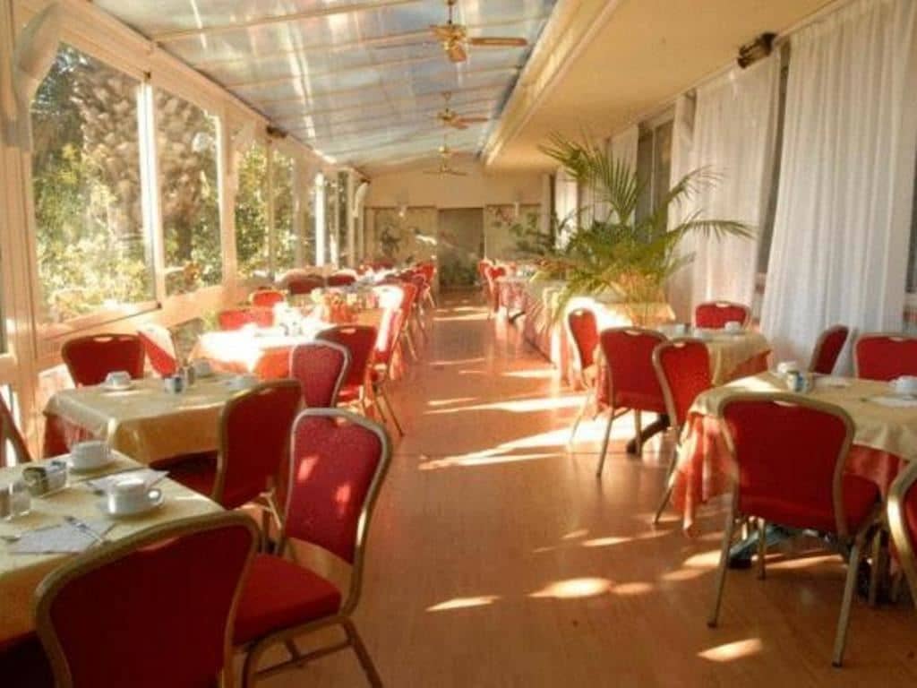 restaurants-restaurant