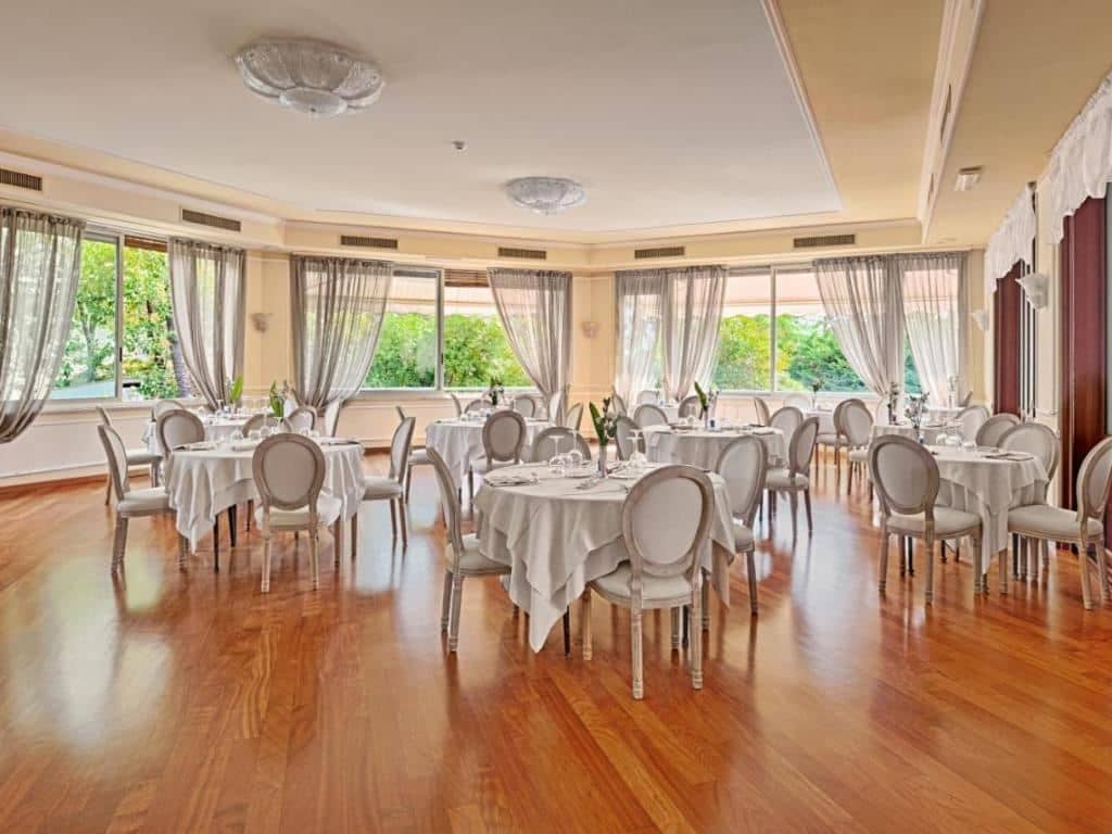 restaurants-restaurant