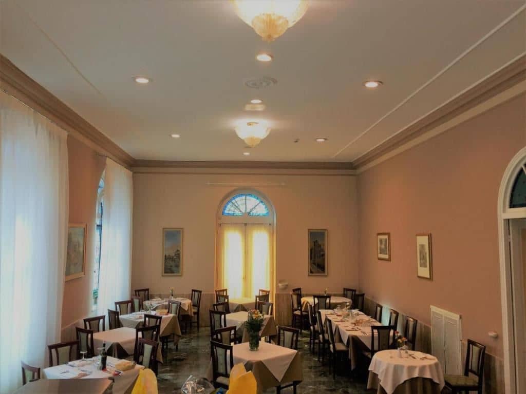 restaurants-restaurant