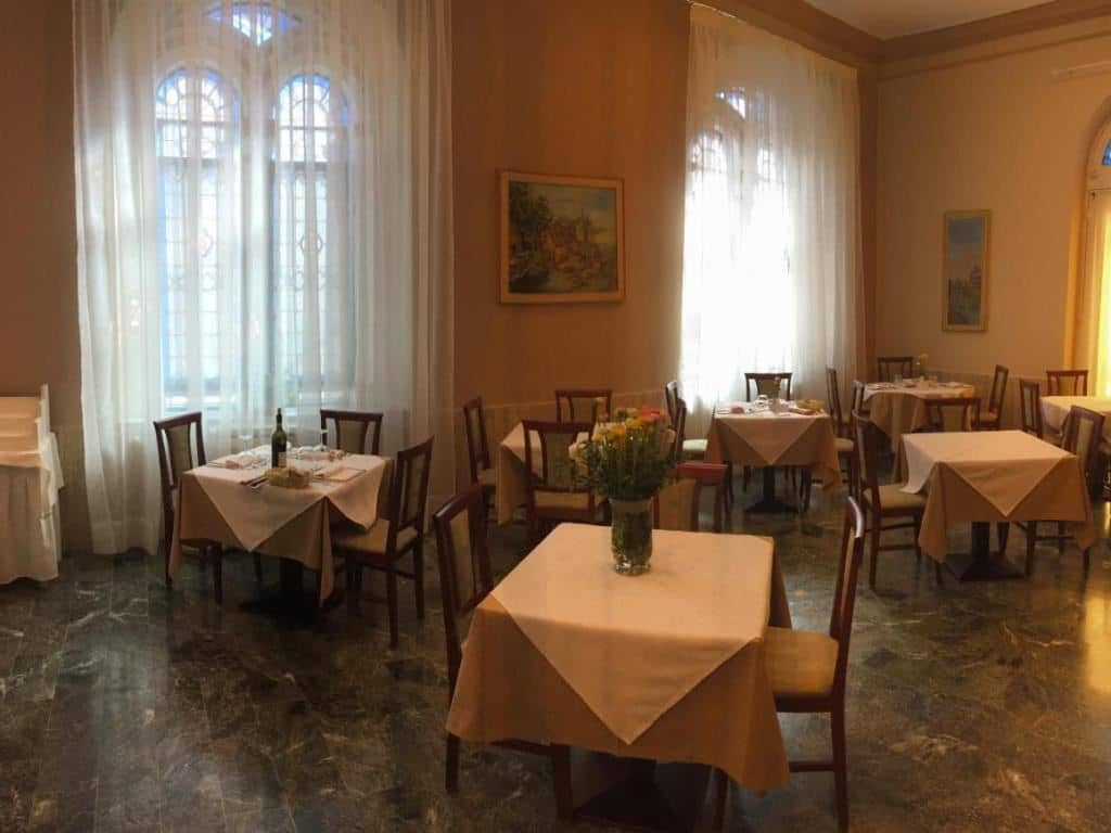 restaurants-restaurant