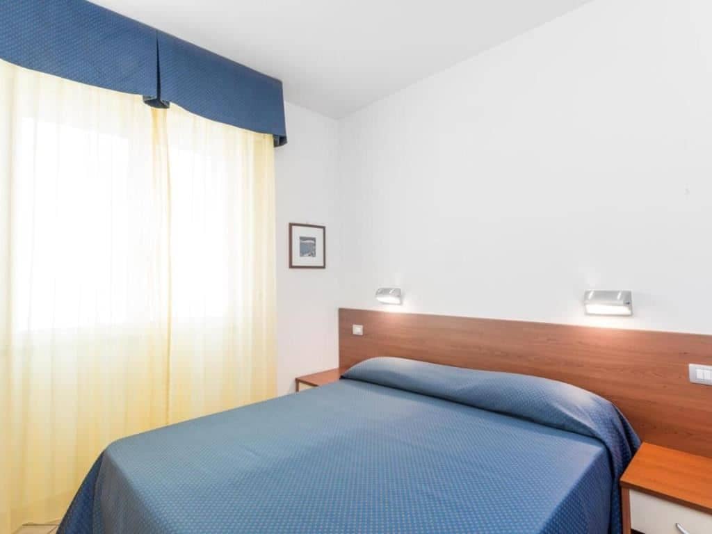 rooms-two-room-apt-mini-3-people