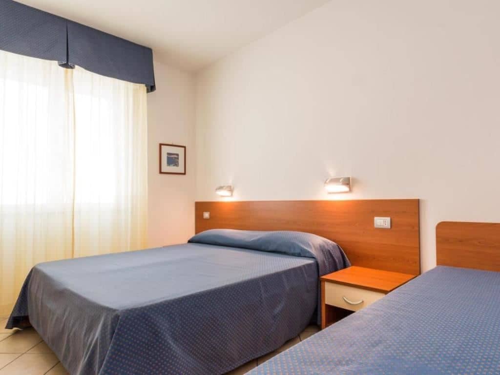 rooms-two-room-apt-mini-3-people