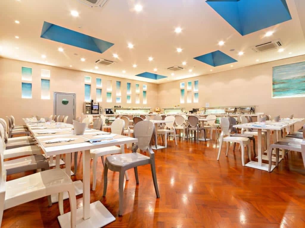 restaurants-restaurant