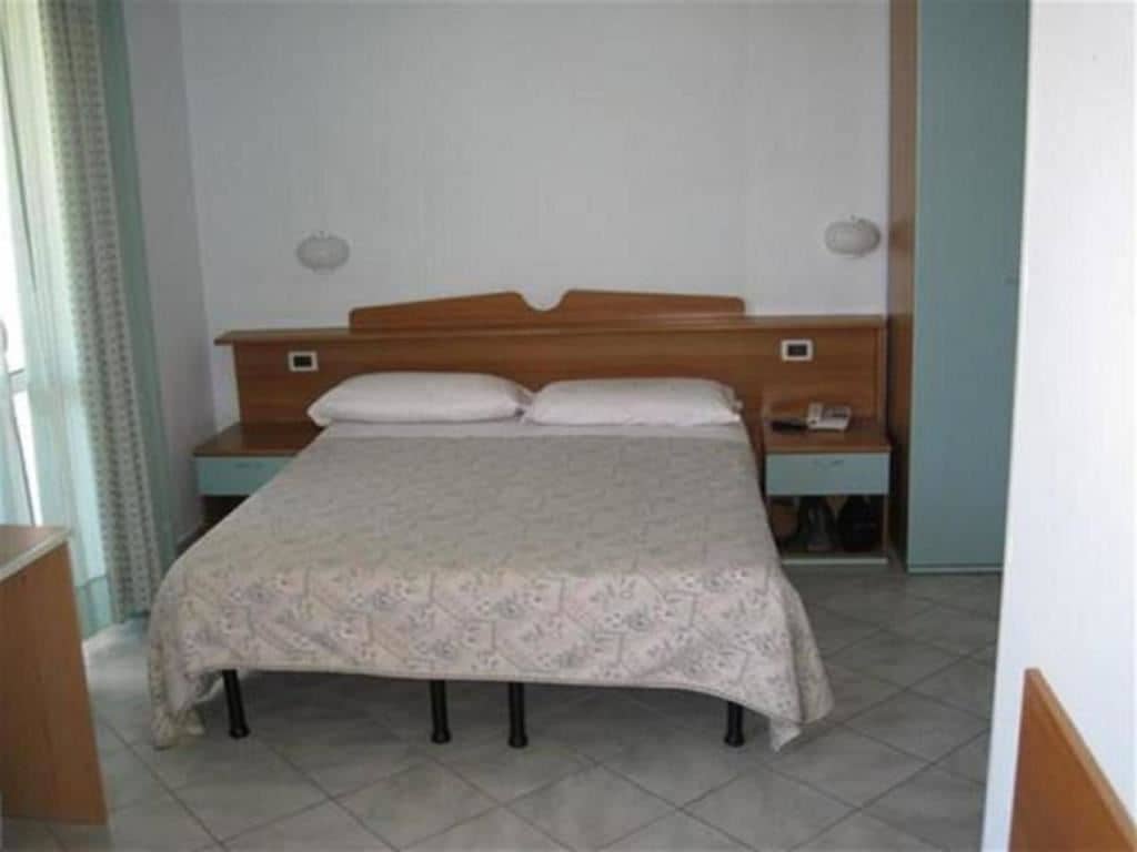rooms-triple-room