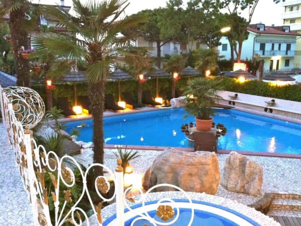 pools-outdoor-pool
