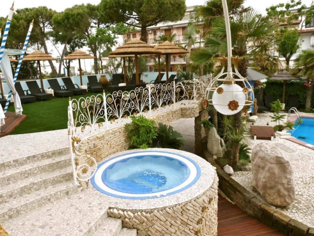 pools-outdoor-pool