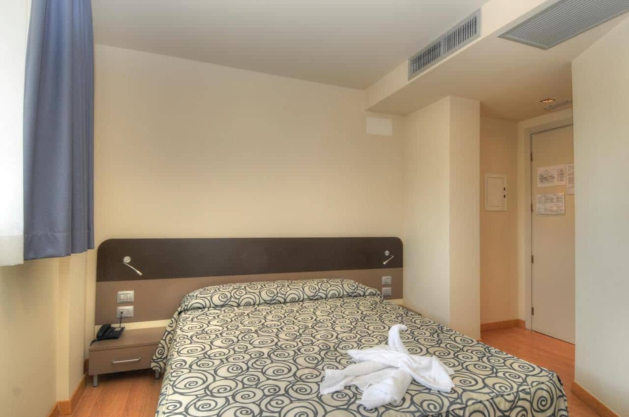 rooms-standard-room-balcony
