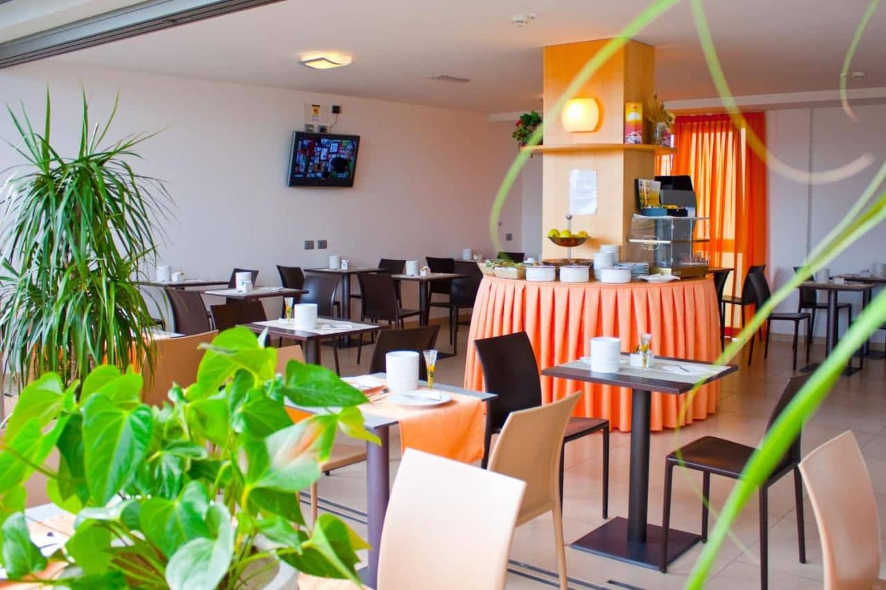 restaurants-restaurant