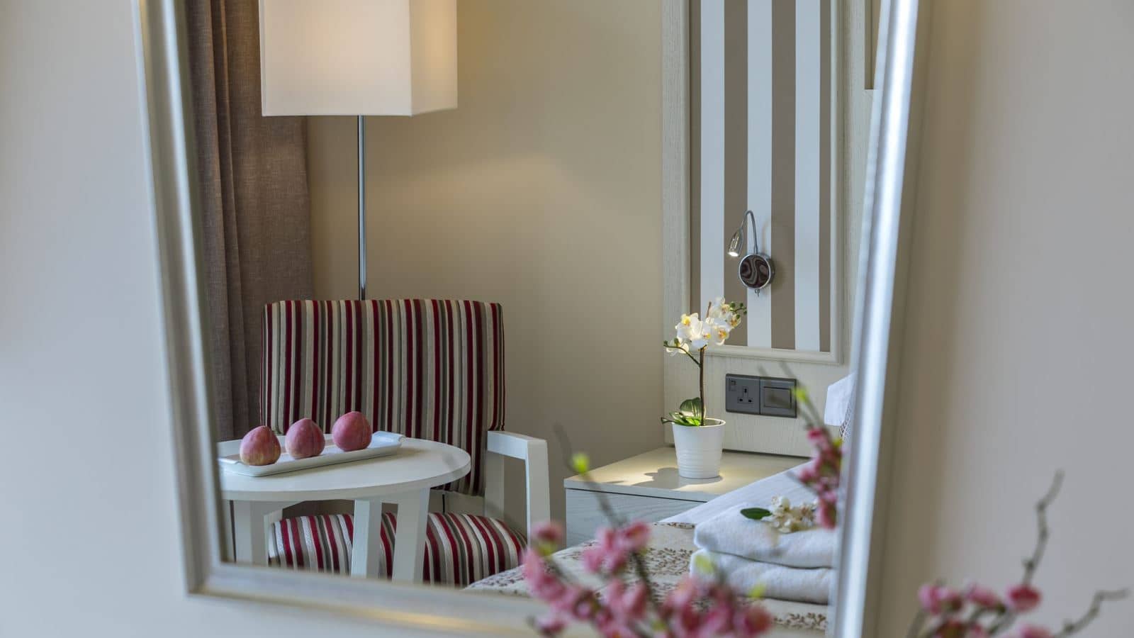rooms-superior-room-lateralseaview-balcony