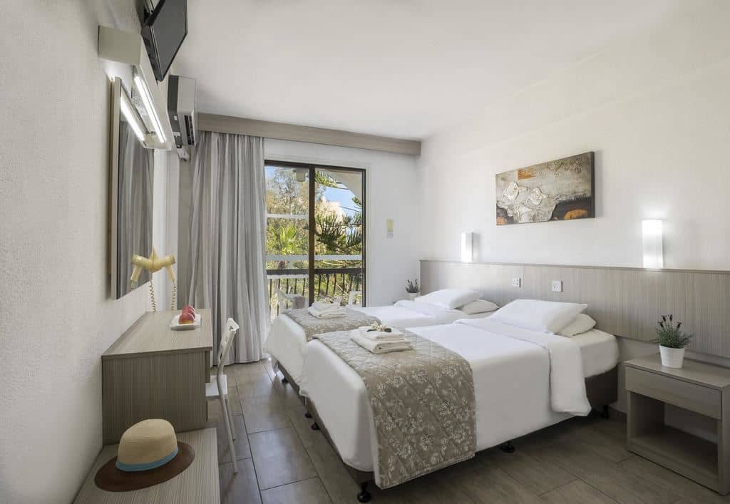 rooms-standard-room-balcony