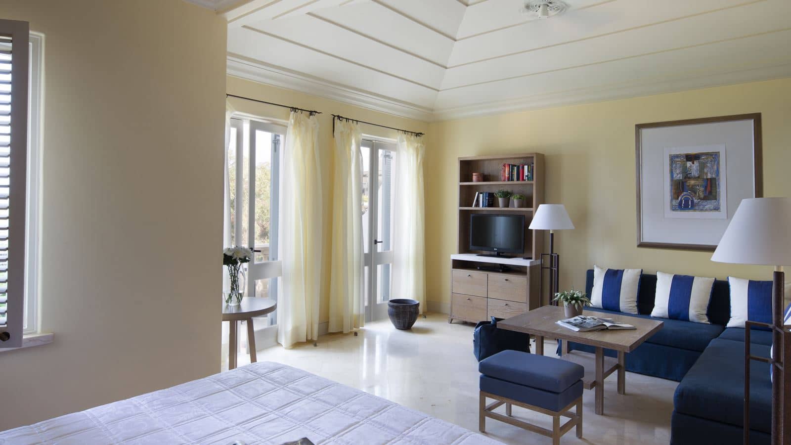 rooms-juniorsuite-seaview-balcony-or-terrace