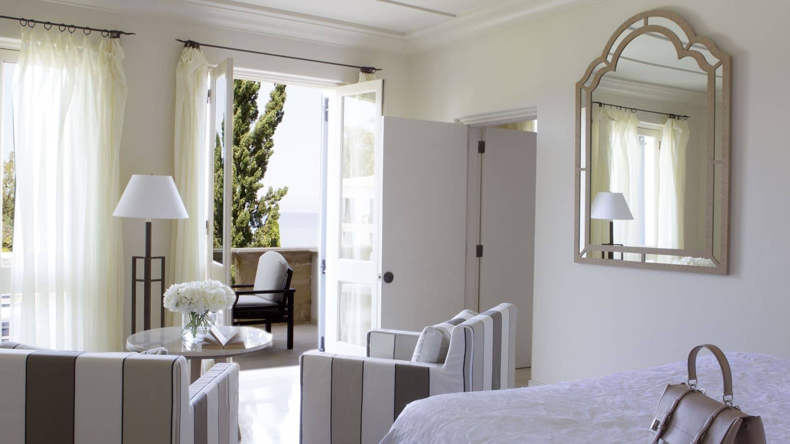 rooms-2-bedroom-familysuite-balcony-or-terrace